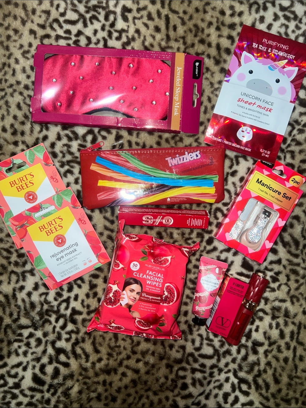 Red Beauty Bundle - 11 pieces - Picture 3 of 6